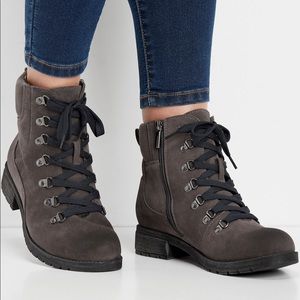 Never Worn - Willa plaid lined hiker boot